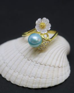Gold Flower and Pearl Ring